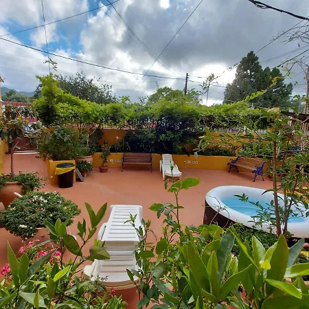 Сasa de vacaciones Casa Maestro Lelo – Acogedora Canaria Con Patios Y Jardines De Flores Las Palmas de Gran Canaria